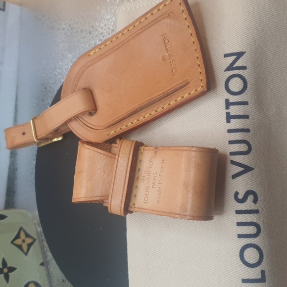 Louis Vuitton Luggage Tag and Poignet. *Authentic * - Picture 6 of 10